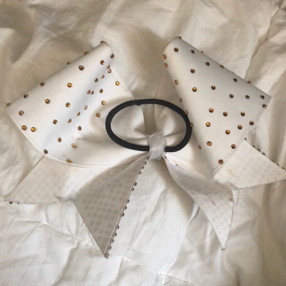 White and gold cheer bow - Picture 2 of 4